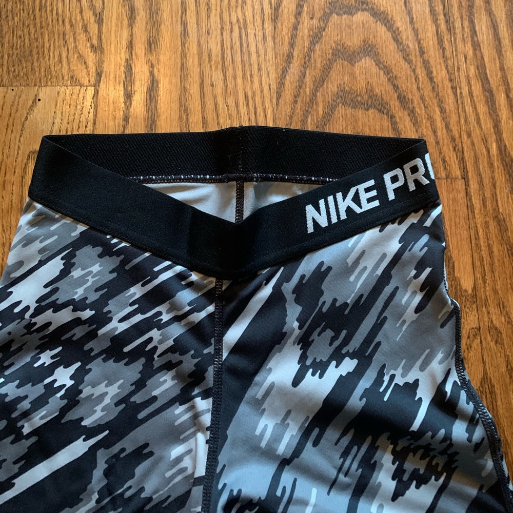 nike pro cropped leggings